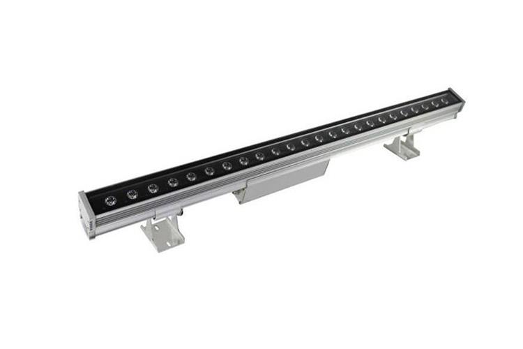 洗墻燈，顧名思義，就是讓燈光像水一樣洗過墻面，主要也是用來做建筑裝飾照明之用