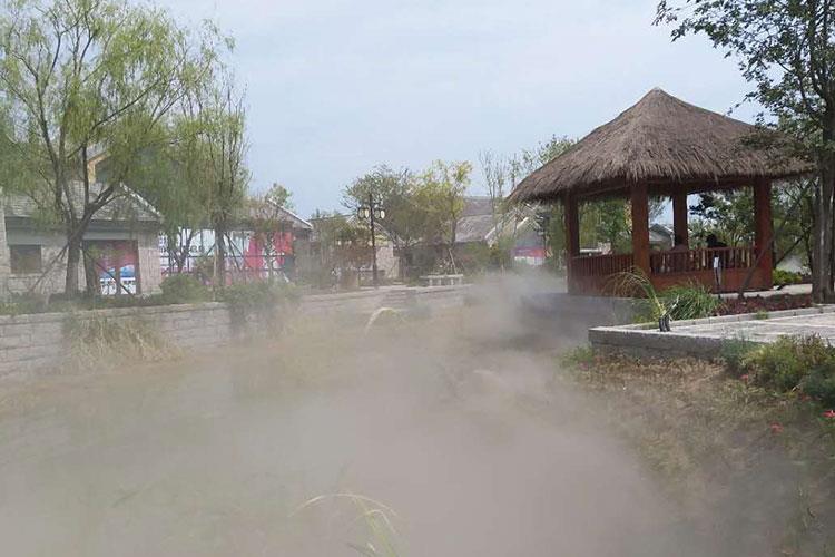 景觀霧化能極大的增加空氣中負氧離子的含量，無蚊蠅叮擾，極大地營造和改進人類生存和居住環境