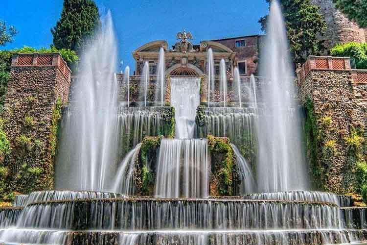 要根據噴泉所在地的空間尺度來確定噴水的形式、規模及噴水池的比例大小