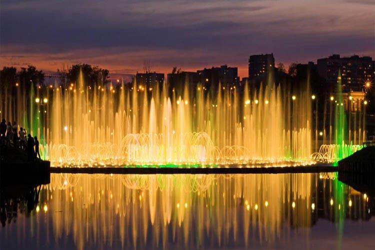 噴泉設計主要考慮整座噴泉效果，需要充分的融入地理地貌特征