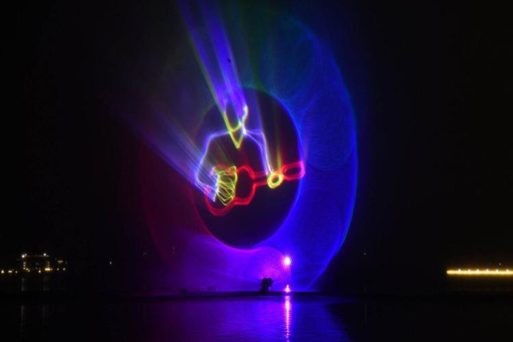 水幕發生器應具有高水頭，低流量，甚至流噴霧，使更多的水在扇形面，可以和抵御3級風力