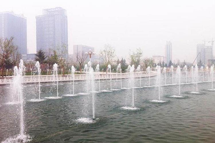 趣味噴泉是可供人游樂、戲耍參與其中的噴泉；也可以稱作游樂噴泉或戲水噴泉等