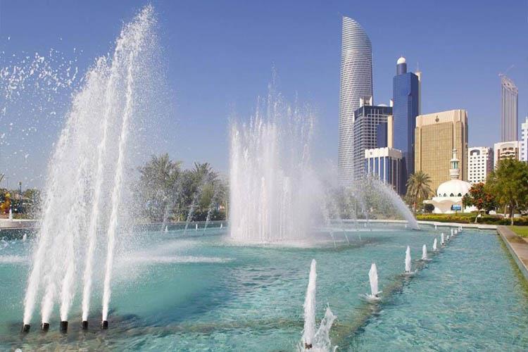 完全依靠噴泉設備造景。各種各樣的噴泉如音樂噴泉、程序控制噴泉、旱地噴泉、霧化噴泉等