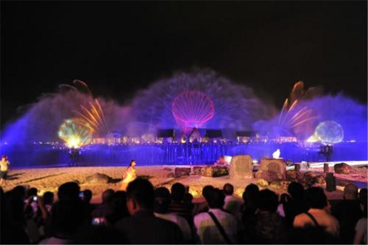 相對而言，其投入資金比較小、易于維護，缺點是場面小、效果差。小型演出、小型廣告會使用