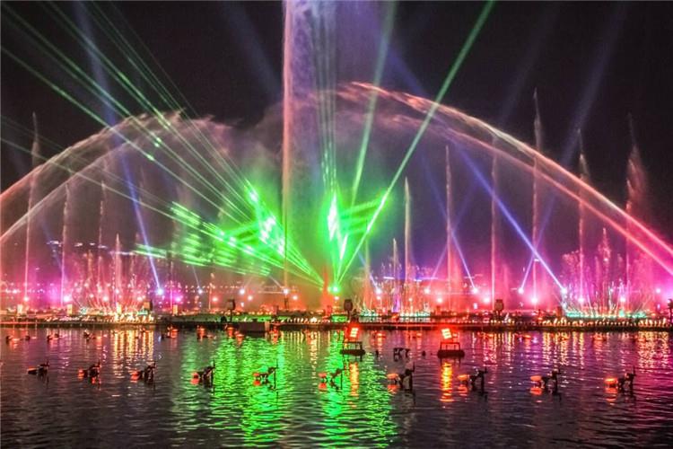 水上音樂噴泉的總體布置需要專業團隊，根據噴泉建設地理位置和空間位置