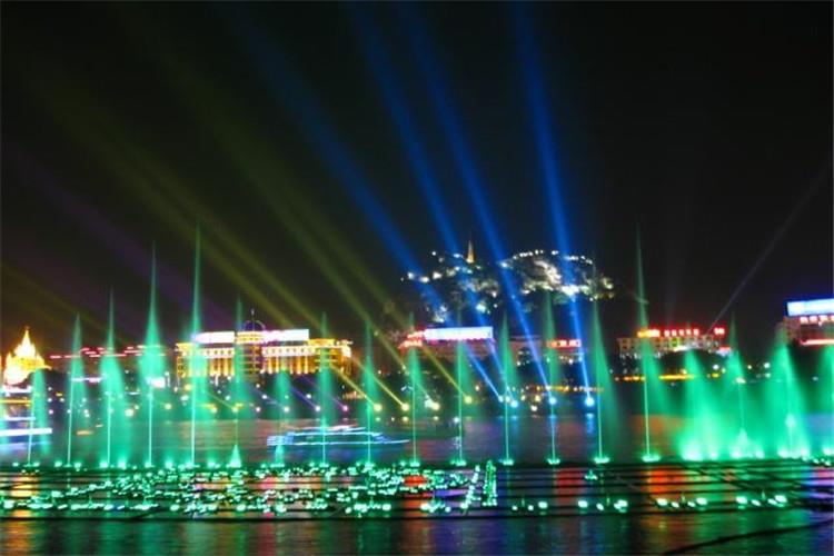 水上音樂噴泉需要音樂的配合，借助不同形狀的水流造型，才能有效發揮噴泉的作用