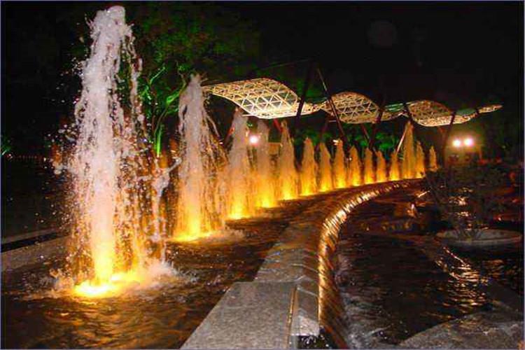 每一座花園，不論是規則式，還是非規則式的，都必有一款音樂水景噴泉與之相適合