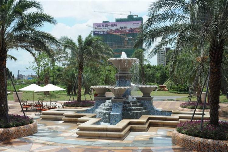 庭院小噴泉池底和池壁的施工是非常講究的，定要計算力學后再做專門設計