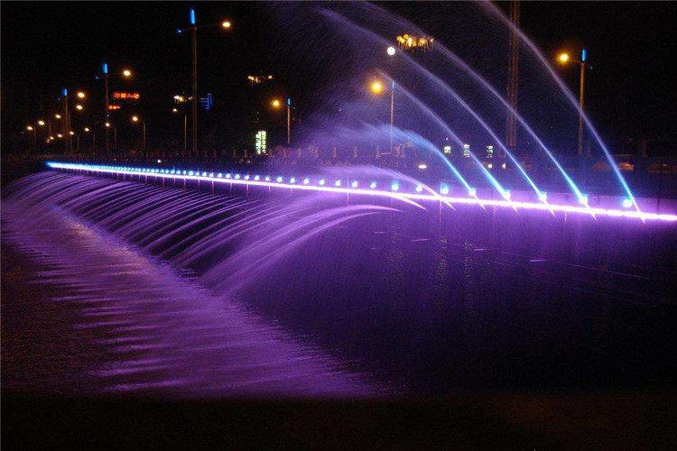 作為一道自然人文景觀，搖擺噴泉主要安裝在廣場，公園等人們休閑娛樂的地方