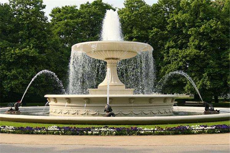 為了景觀噴泉揚程有足夠的可調余地，于是選購的水泵定額揚程流量都比實際使用揚程流量大，這導致水泵耗費了更多的用電量