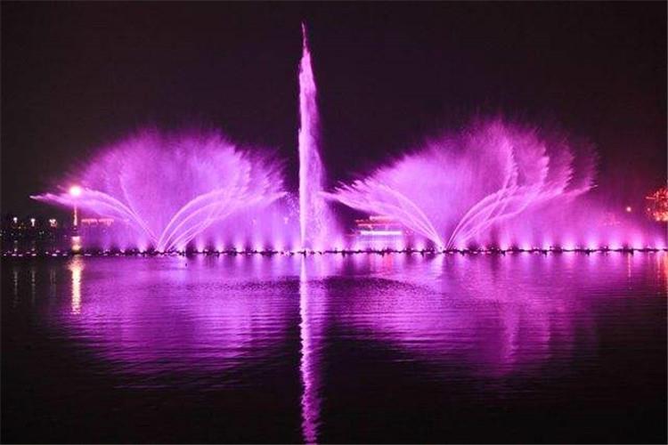 合理安排漂浮噴泉施工順序，避免工序間的損傷和污染，凡下道工序對上道工序會產生損傷和污染的，須先采取有效的保護措施