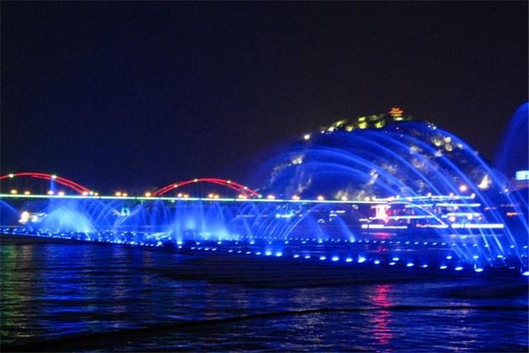 使計算機根據WAVE文件的數據實時識別音樂并同時控制水上音樂噴泉的運行