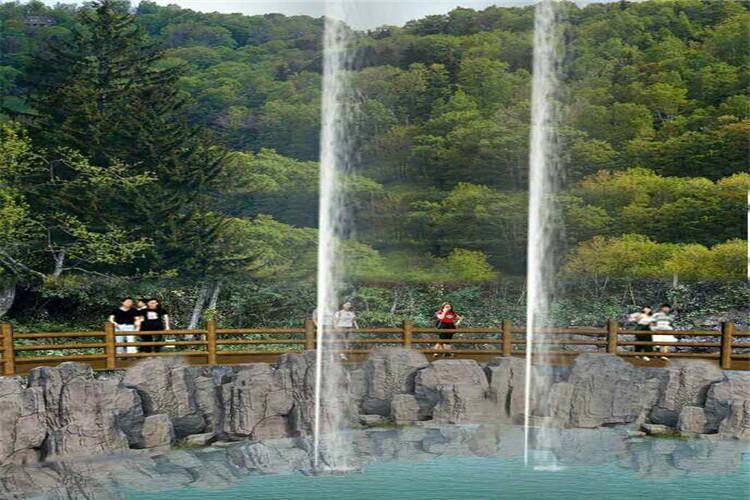 聲控噴泉設計烘托氛圍，燈光制造驚喜