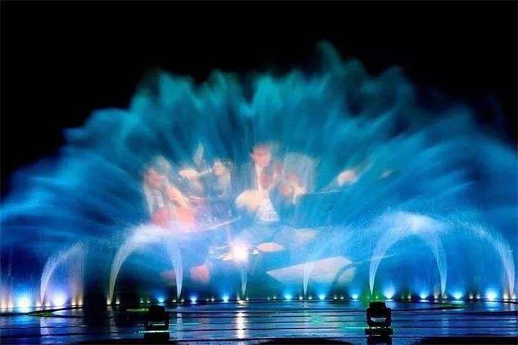 水幕電影在冬季停用期間需要將冷卻水放光，避免結冰損壞泵體（油冷的需要關閉閥門）