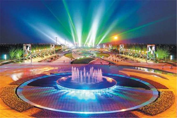 水景噴泉表演中，特別是水上音樂噴泉的藝術效果，高潮迭起，萬丈光芒射向天際，由聲、光、電、水、火完美結合的華麗美艷視覺盛宴