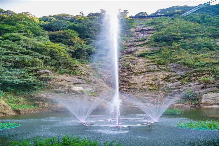 吶喊噴泉沒有水，沒有水，也沒有間歇噴霧