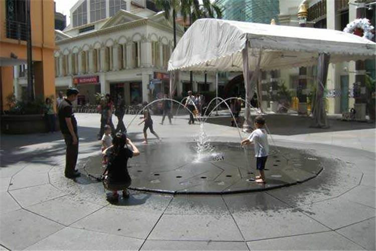 在實際的趣味噴泉水景使用中，應注意各種噴頭的特性