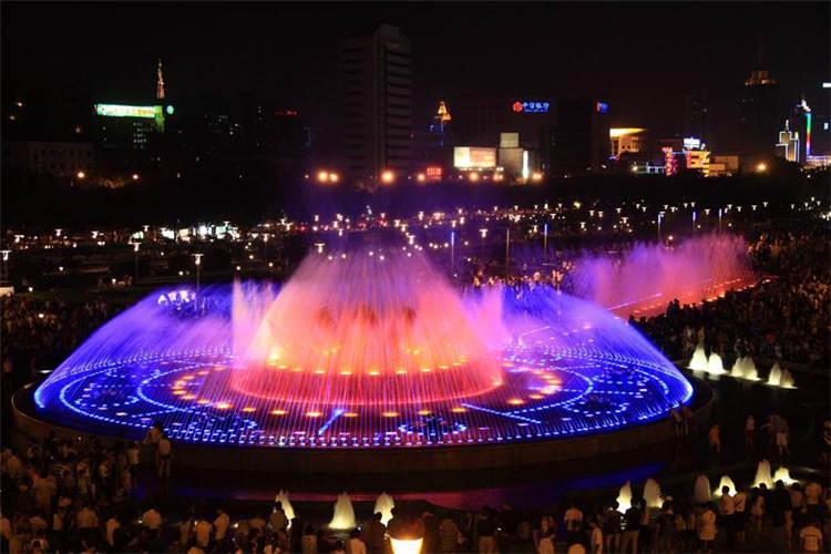 音樂噴泉觀是門綜合性的工程科學，尤其離不開水力、水文、水處理等科學知識