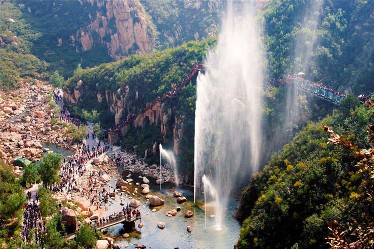 底板厚度在20cm以內，可采用吶喊噴泉平板振動器，當板的厚度較厚，則采用插入式振動器