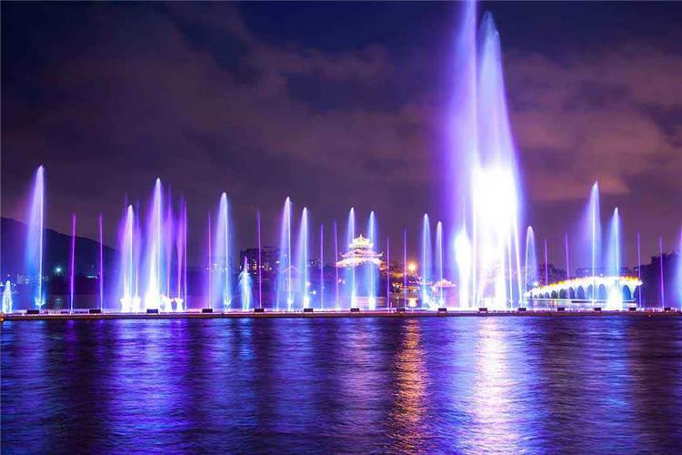 漂浮噴泉搖擺機構的定位精度受運動力矩與阻力矩的影響