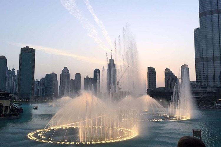 音樂噴泉設計公司提醒，噴泉電纜的連接須在無水的條件下進行